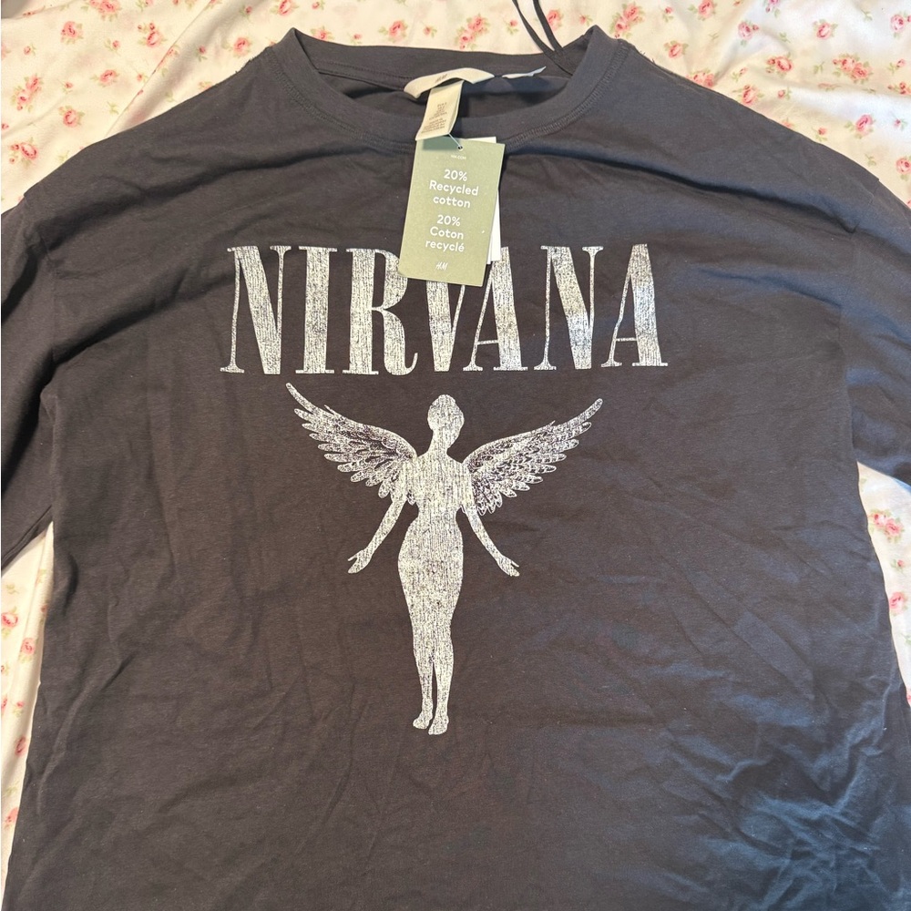 Nirvana H&M long sleeve t shirt never worn tags still on
Women’s small